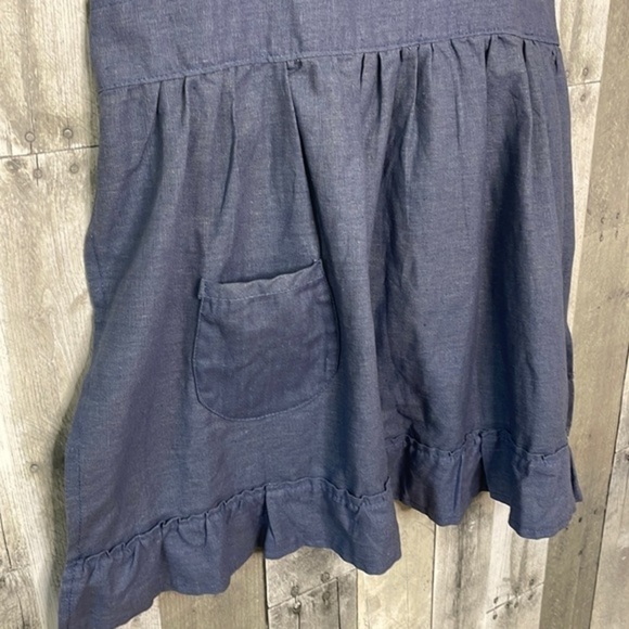 𝅺chambray linen & cotton blend apron w/ floral accents. Adjustable waist & neck - Picture 4 of 12